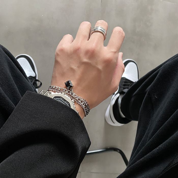 DOUBLE LAYER BLACK SQUARE CHAIN BRACELET