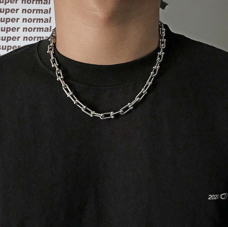 U-SHAPED CHAIN NECKLACE