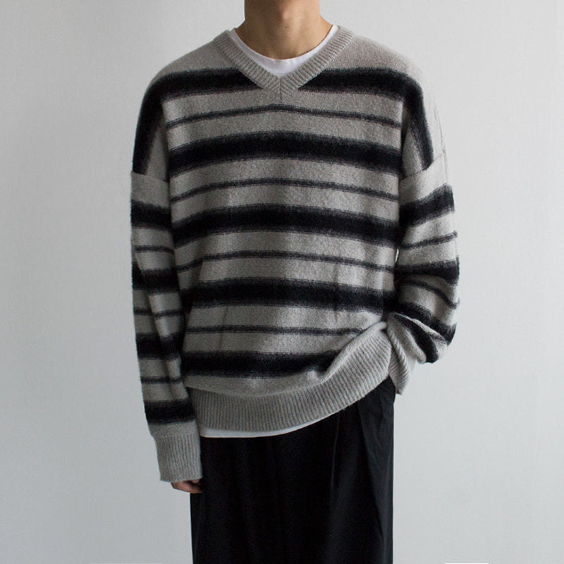 RT No. 3413 STRIPED V-NECK SWEATER